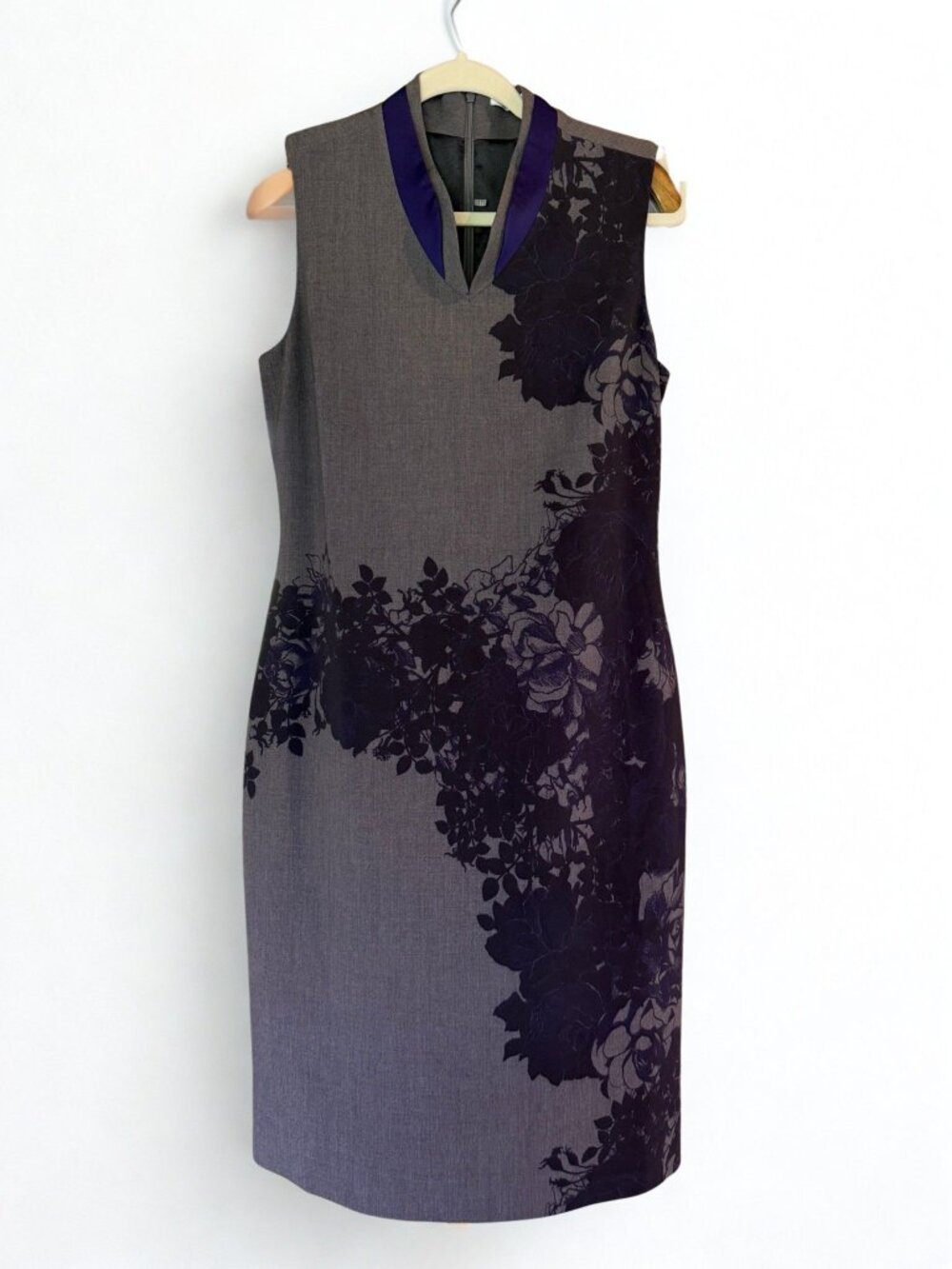 Tahari Floral Sheath Dress Size L Gray Dark Violet Career Office Wedding Guest